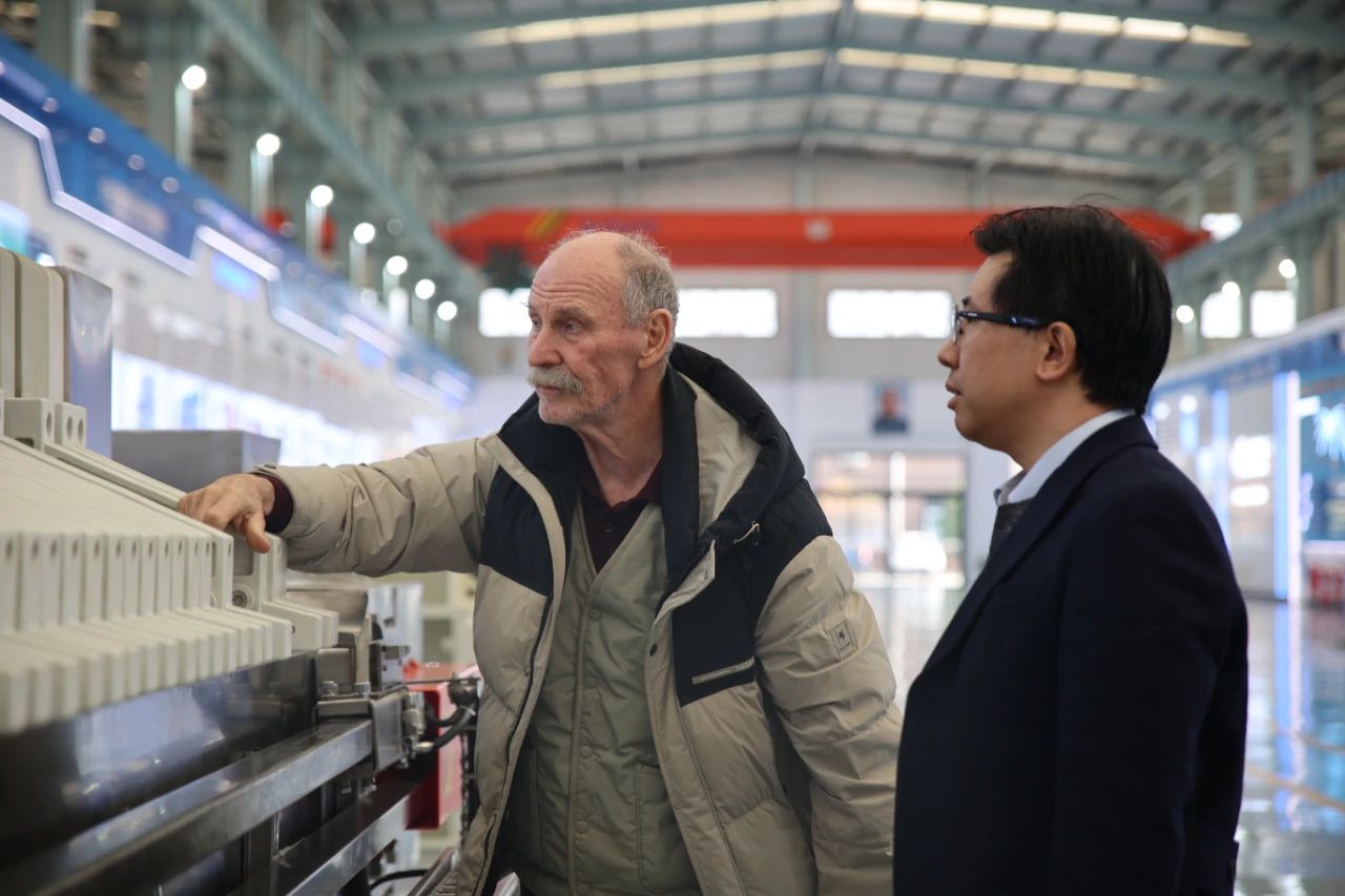 熱烈歡迎德國河南總商會(huì)會(huì)長孔明蒞臨大張公司參觀交流